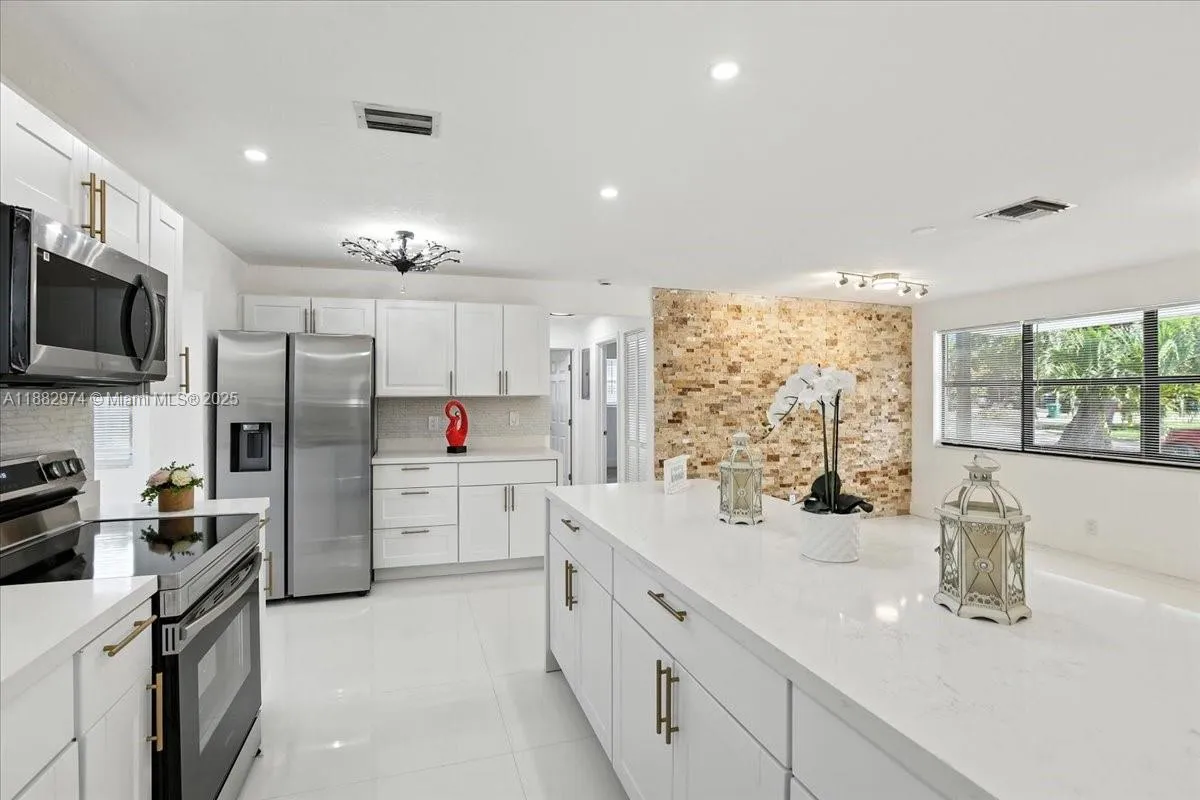 3 bedroom 2 bath for sale at 9207 SW 49th Pl, Cooper City FL 33328