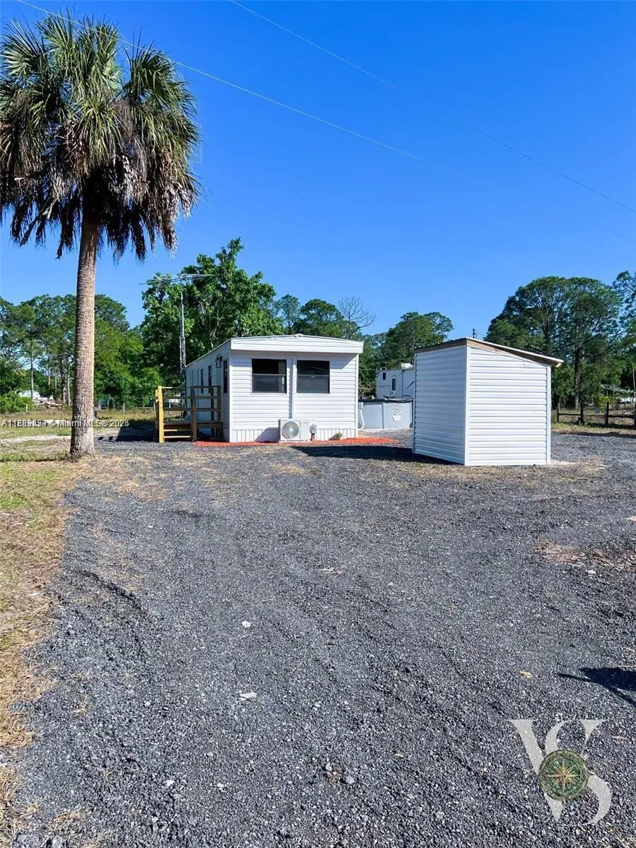 2 bedroom 1 bath for sale at 5121 Pioneer 18th St, Clewiston FL 33440