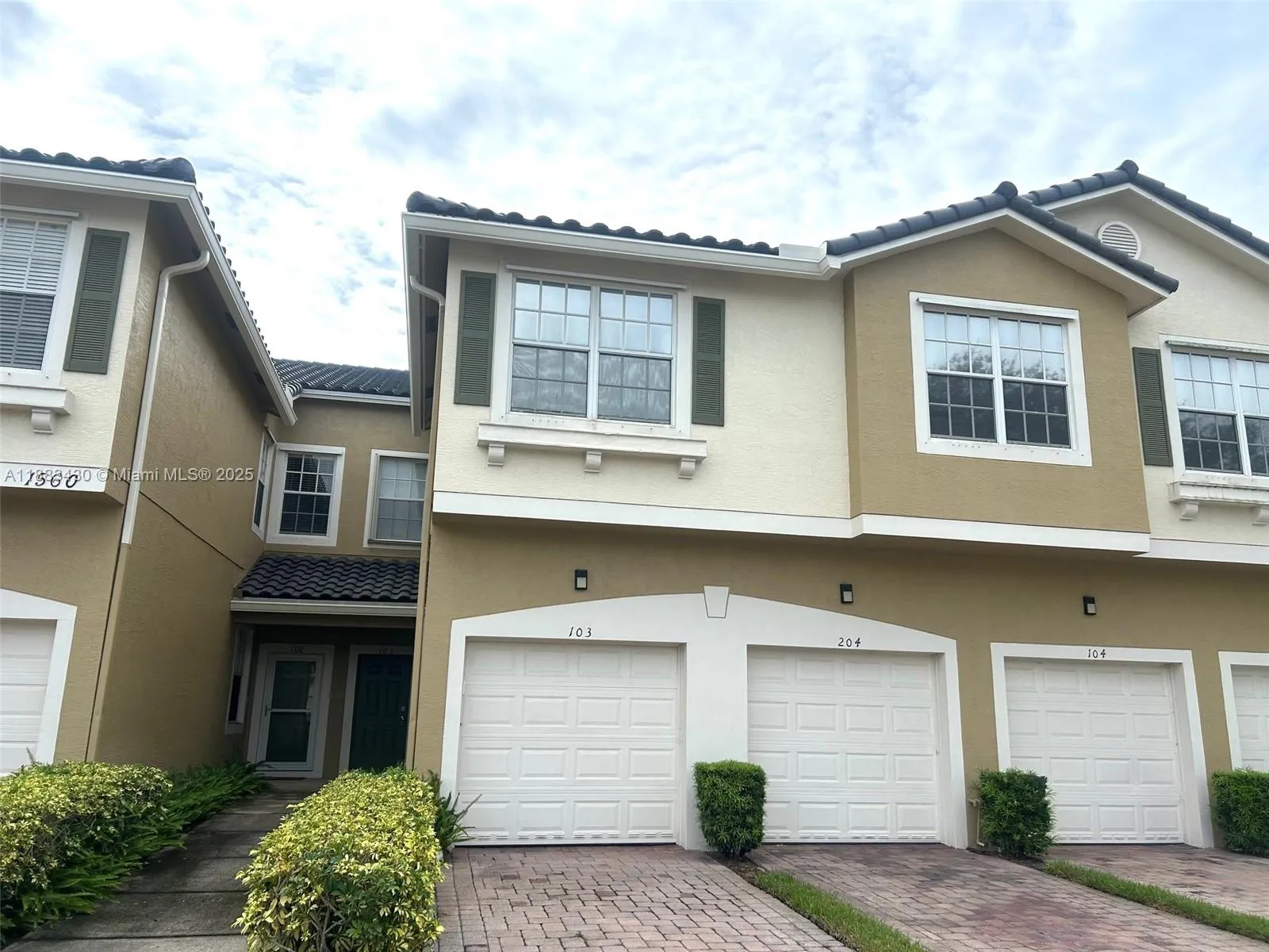 3 bedroom 2 bath for sale at 1560 SE Wilshire Pl # 103, Stuart FL 34994