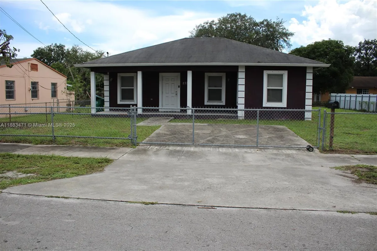 2330 NW 100th St, Miami FL 33147