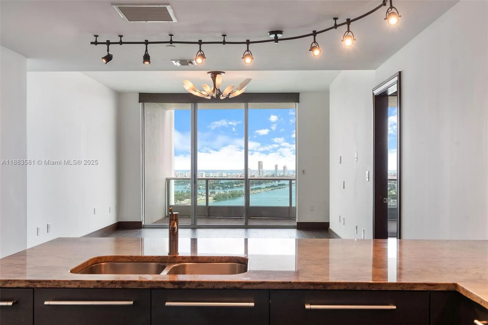 900 Biscayne Blvd # 3502, Miami FL 33132
