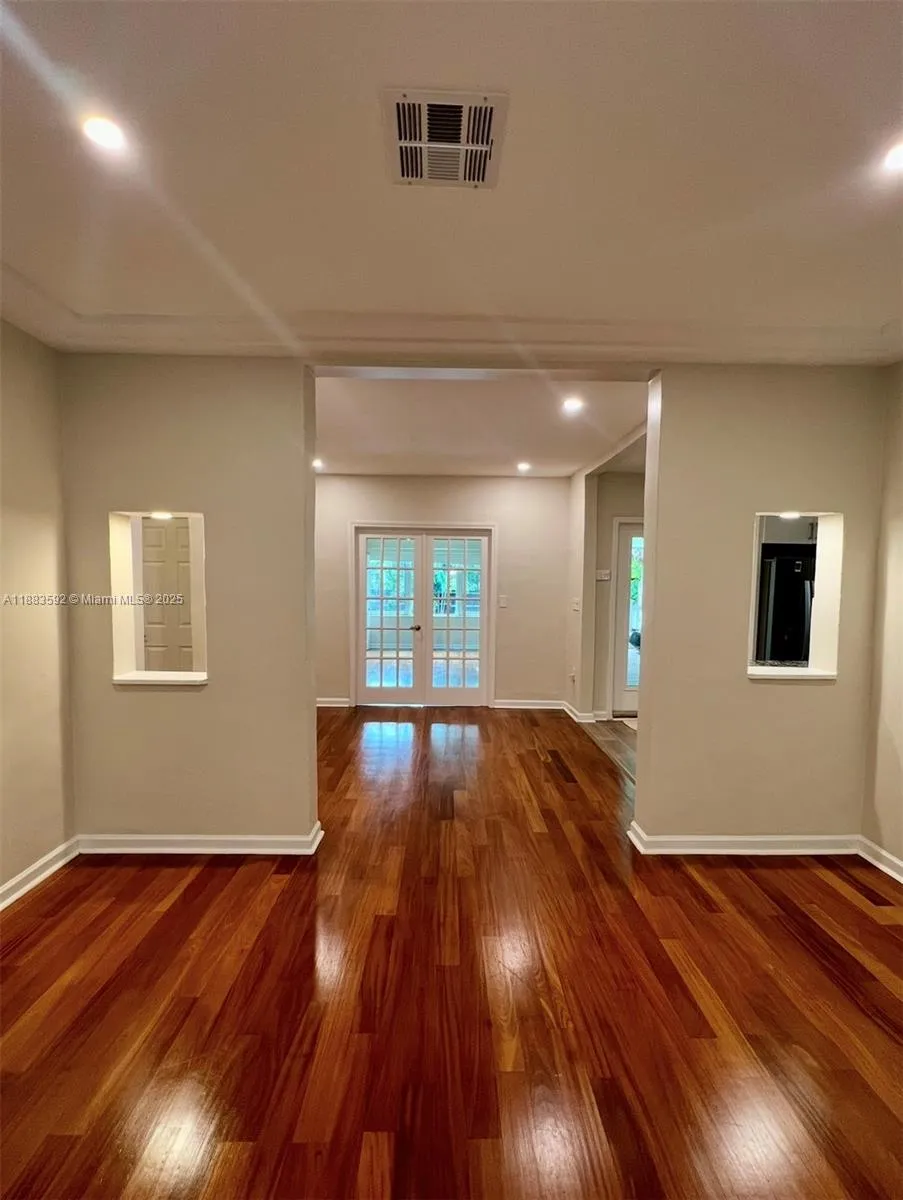 1154 Biarritz Dr, Miami Beach FL 33141