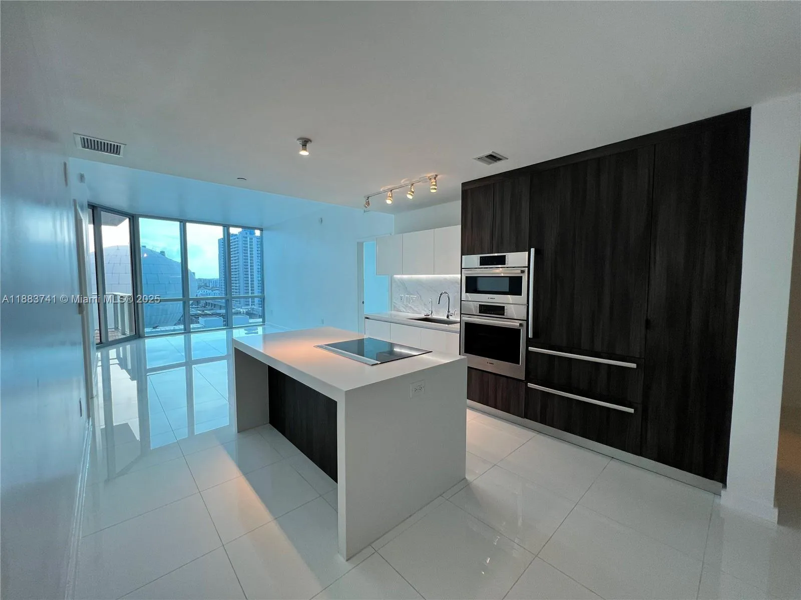 851 NE 1st Ave # 1208, Miami FL 33132