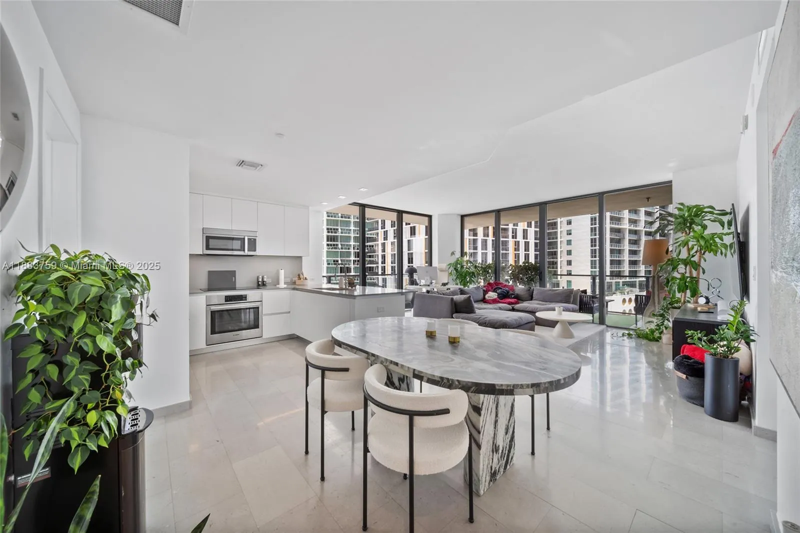 2 bedroom 2 bath for sale at 68 SE 6th St # 811, Miami FL 33131