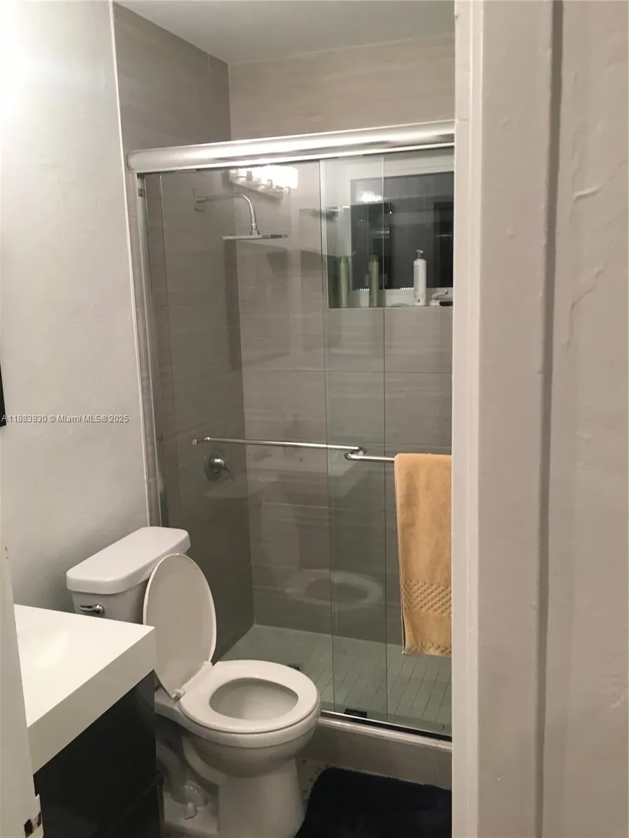 158 Ocean Dr # 407, Miami Beach FL 33139