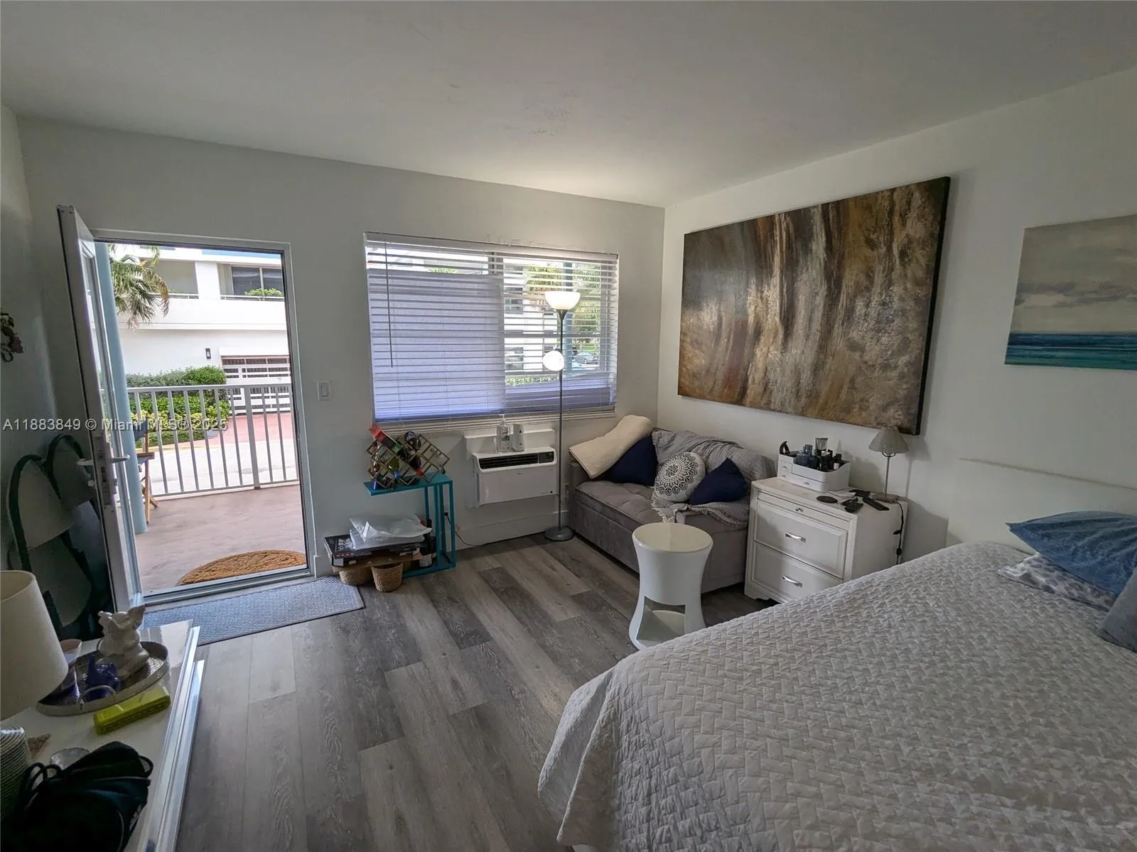 158 Ocean Dr # 203, Miami Beach FL 33139