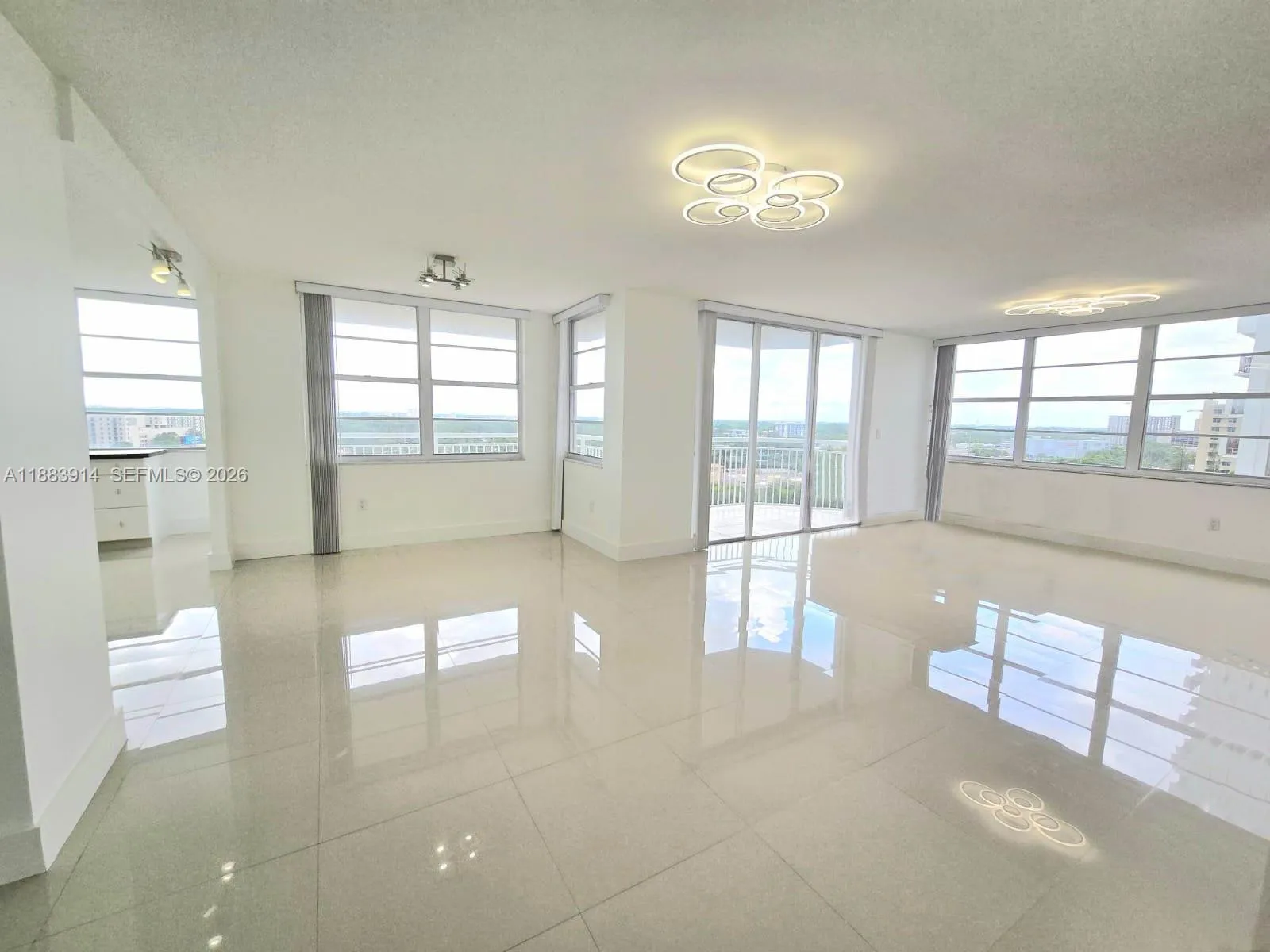 2 bedroom 2 bath for sale at 18051 Biscayne Blvd # 1204, Aventura FL 33160
