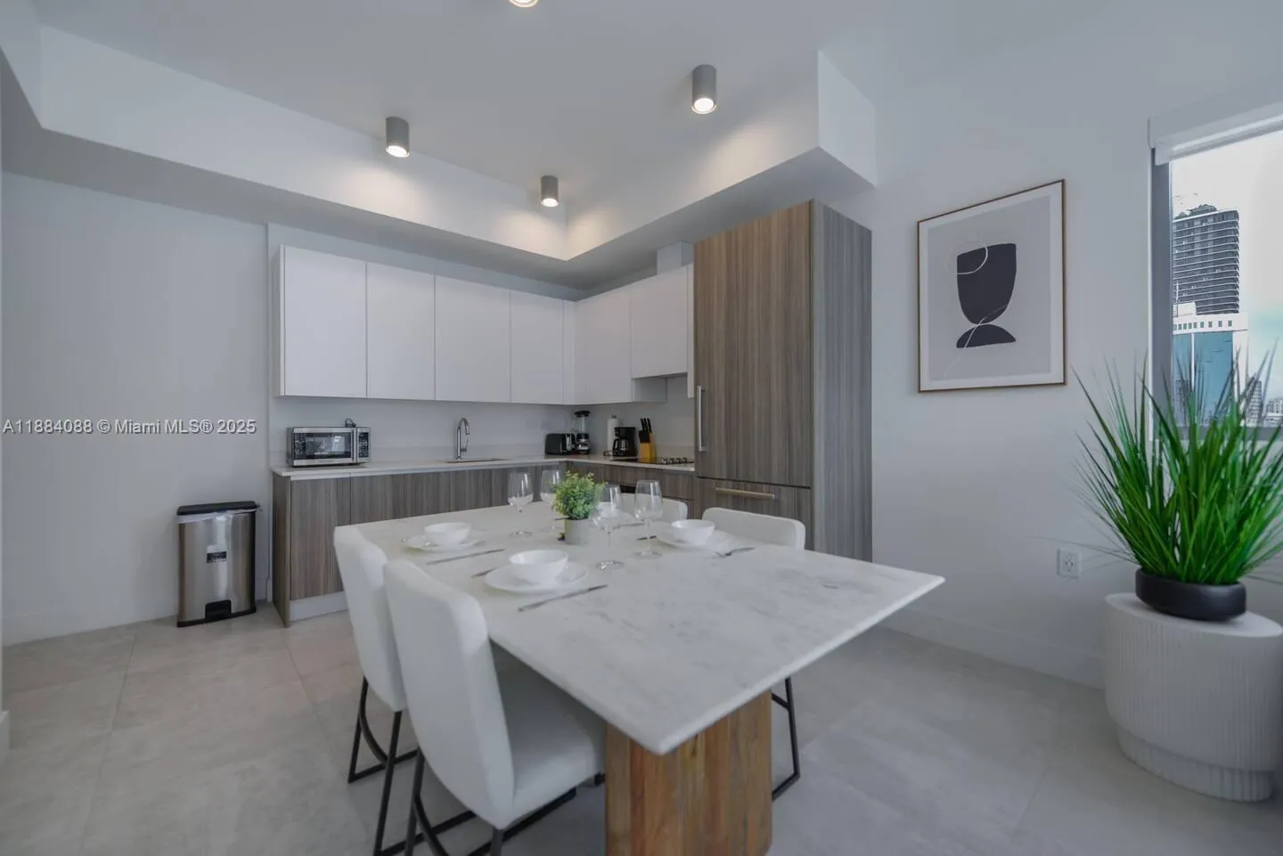 239 SW 9th St # 1601, Miami FL 33130