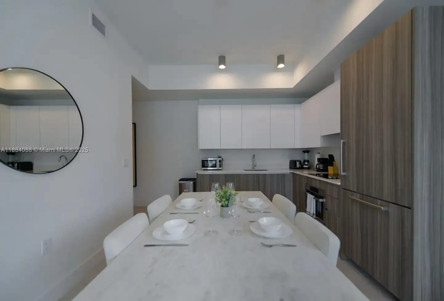 239 SW 9th St # 1601, Miami FL 33130