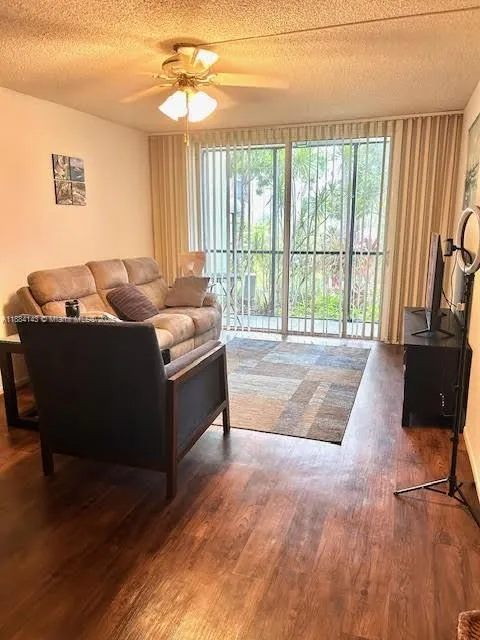 1 bedroom 1 bath for sale at 5300 NE 24th Ter # 118C, Fort Lauderdale FL 33308