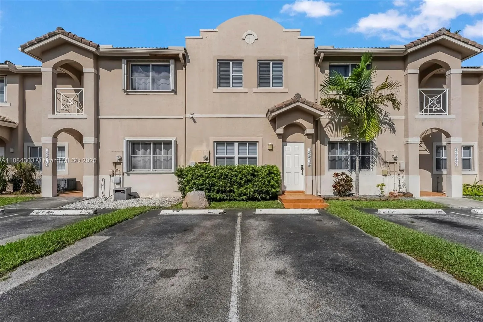 2 bedroom 2 bath for sale at 16618 NW 71st Ave, Miami Lakes FL 33014