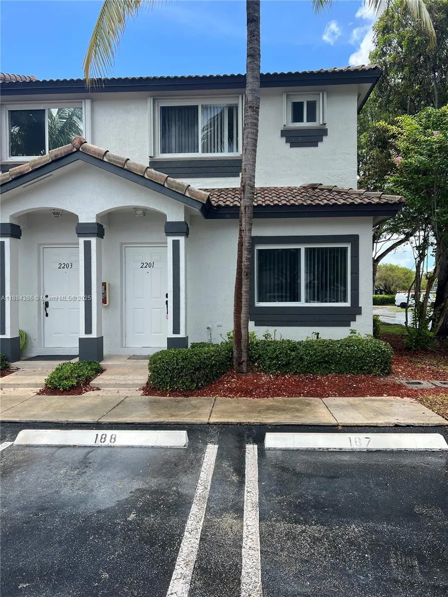 2 bedroom 2 bath for sale at 2201 SE 24th Pl # 2201, Homestead FL 33035