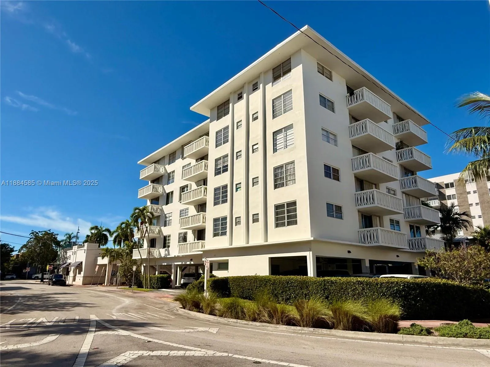 1 bedroom 1 bath for sale at 4142 N Jefferson Ave # 4D, Miami Beach FL 33140