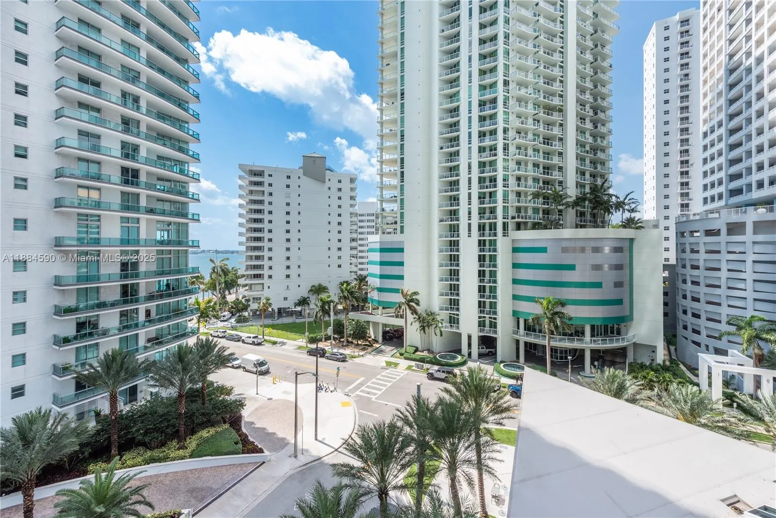 1 bedroom 1 bath for sale at 1300 Brickell Bay Dr # 806, Miami FL 33131