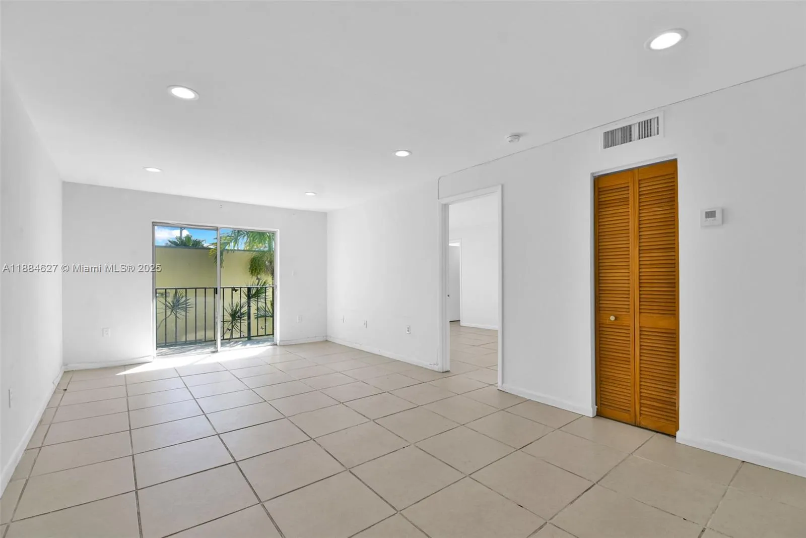1 bedroom 1 bath for sale at 618 Euclid Ave # 303, Miami Beach FL 33139