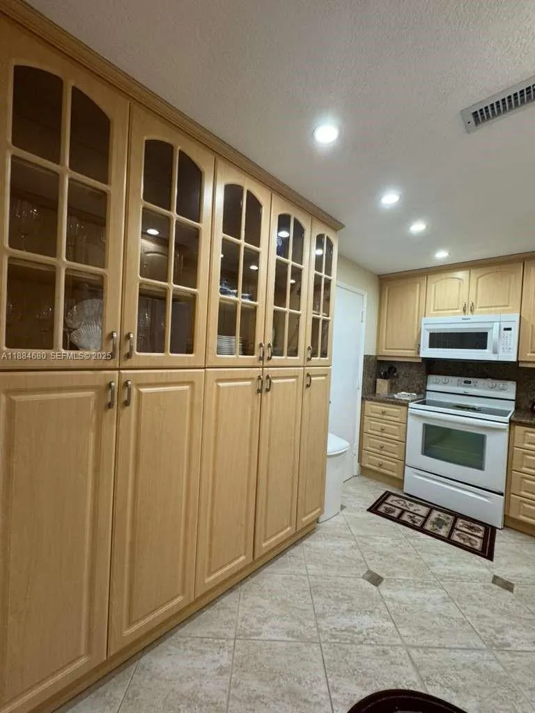 5005 Collins Ave # 714, Miami Beach FL 33140