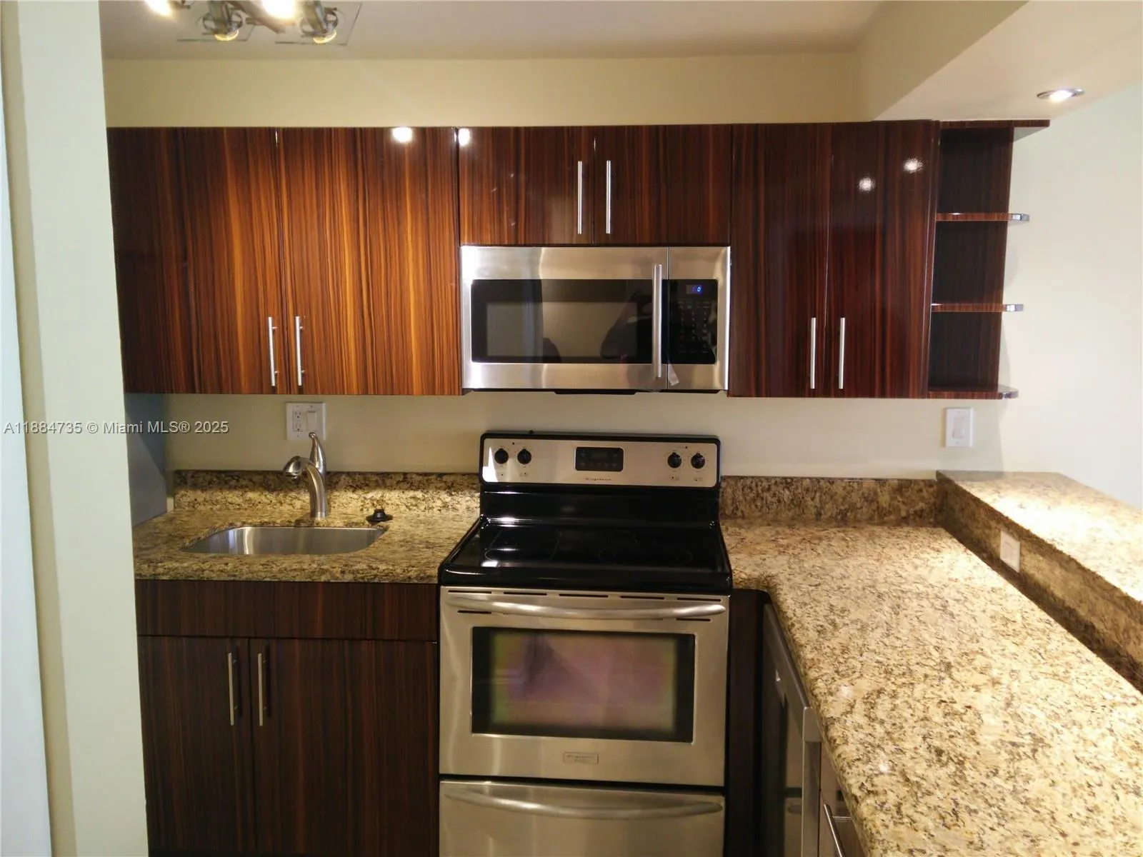 3285 Foxcroft Rd # E107, Miramar FL 33025