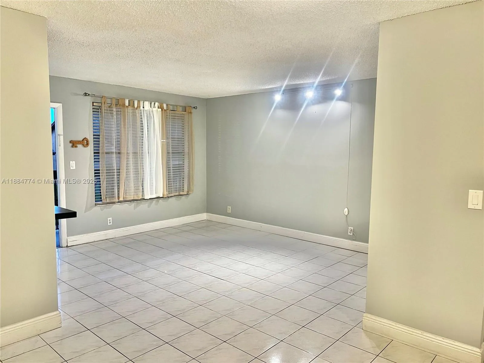 10002 Winding Lake Rd # 203, Sunrise FL 33351