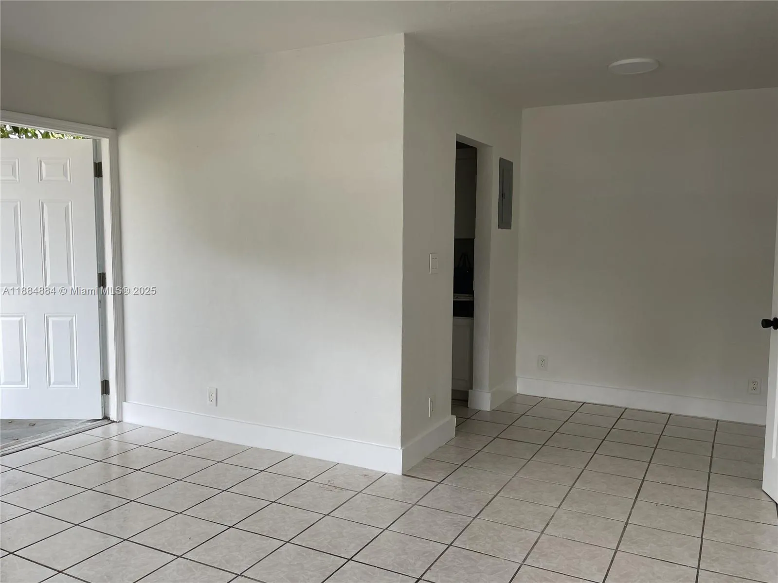 1 bedroom 1 bath for rent at 6021 Polk St # 1, Hollywood FL 33024