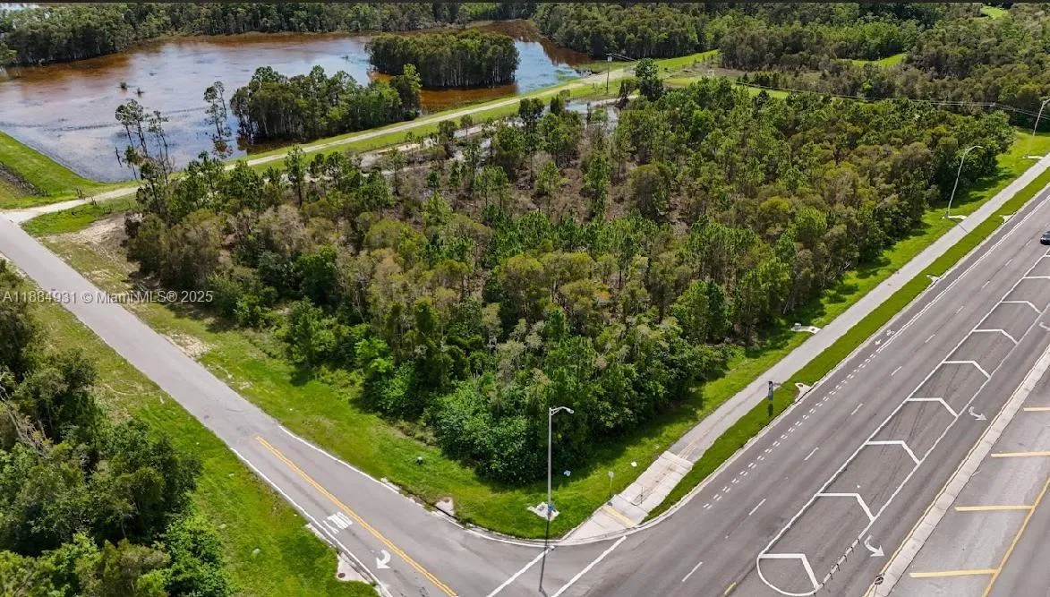 806 Fabian Cir, Fort Myers FL 33913
