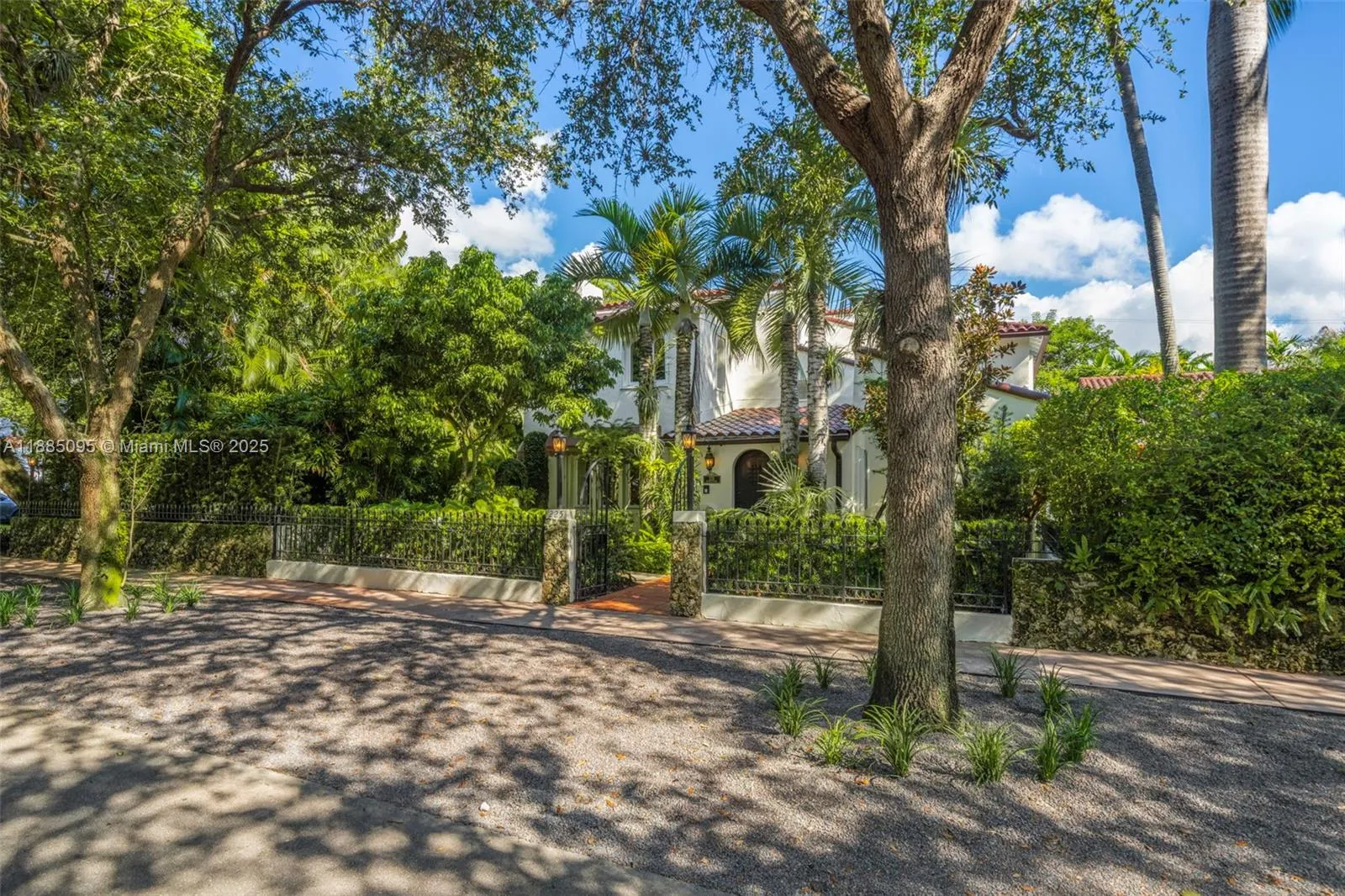 225 Alesio Ave, Coral Gables FL 33134