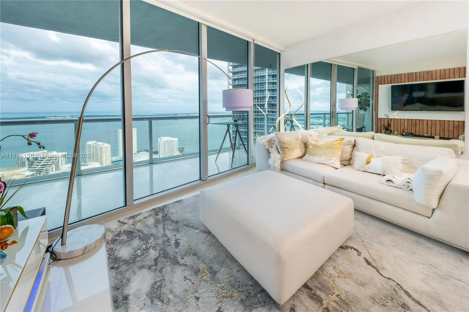 2 bedroom 2 bath for sale at 465 Brickell av # 4705, Miami FL 33131