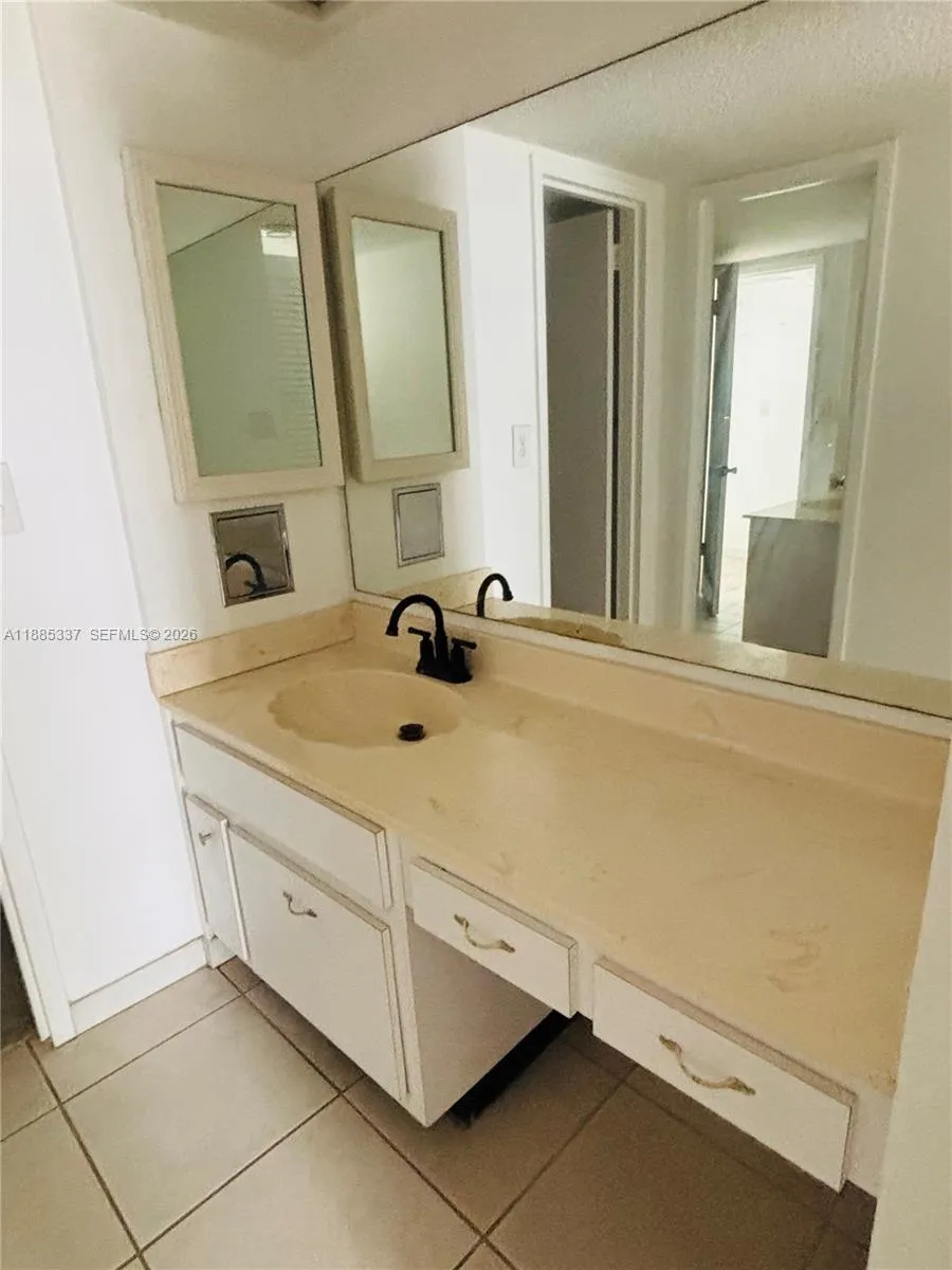 5701 Collins Ave # 709, Miami Beach FL 33140