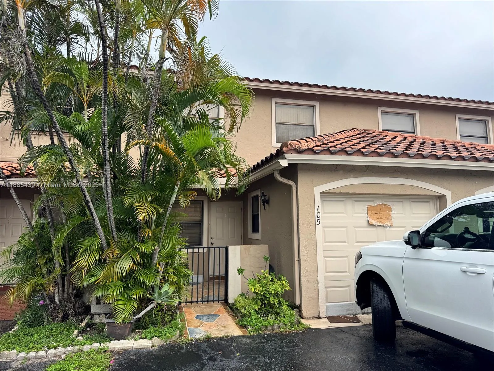 3 bedroom 2 bath for sale at 2531 W 60th Pl # 18, Hialeah FL 33016