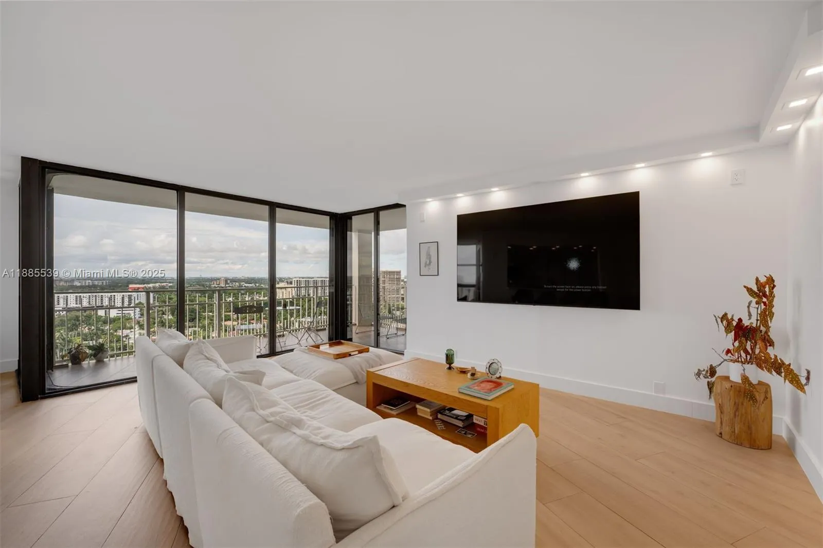 4000 Towerside Ter # 2211, Miami FL 33138