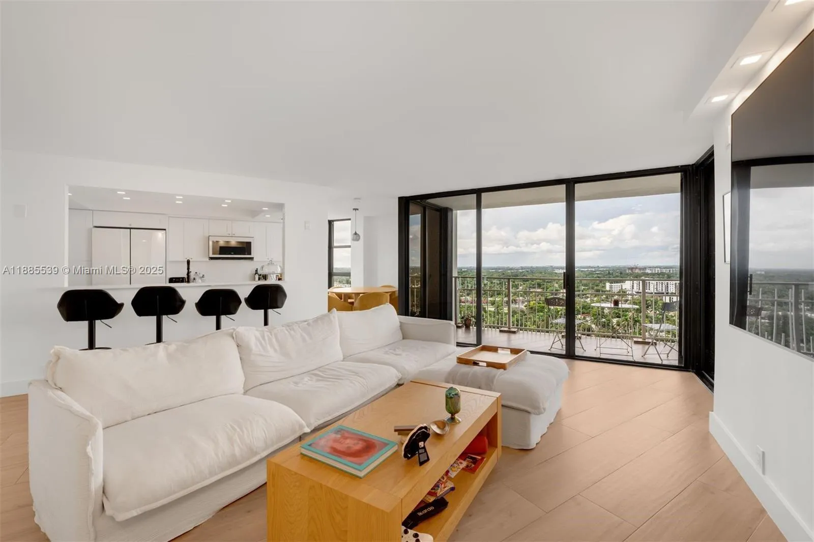 4000 Towerside Ter # 2211, Miami FL 33138