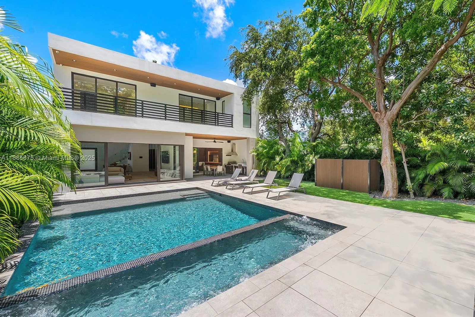 2 bedroom 1 bath for sale at 260 NW 47th St, Miami FL 33127