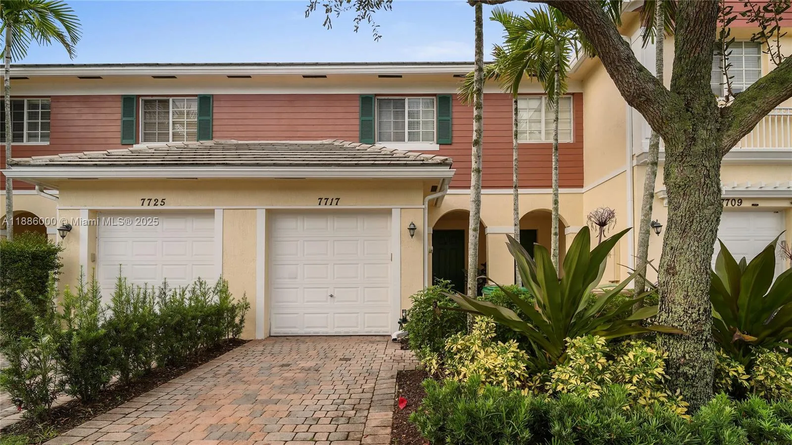 2 bedroom 2 bath for sale at 7717 Paddock Pl, Davie FL 33328