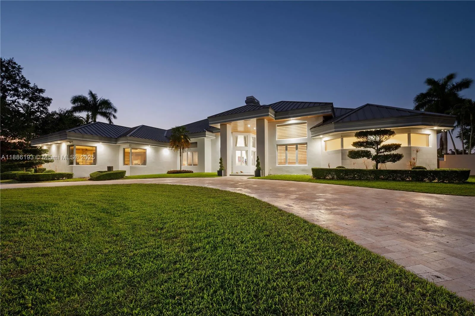 3425 Saddlebrook Ln, Weston FL 33331