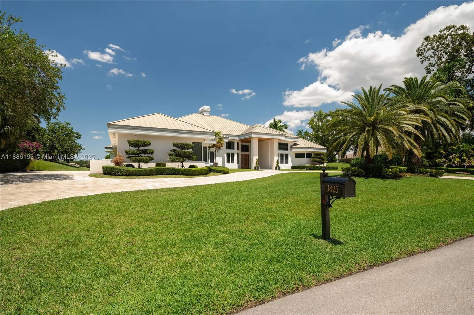 3425 Saddlebrook Ln, Weston FL 33331