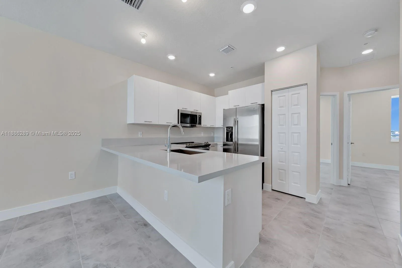 3 bedroom 2 bath for sale at 6420 NW 102nd Path # 303, Doral FL 33178