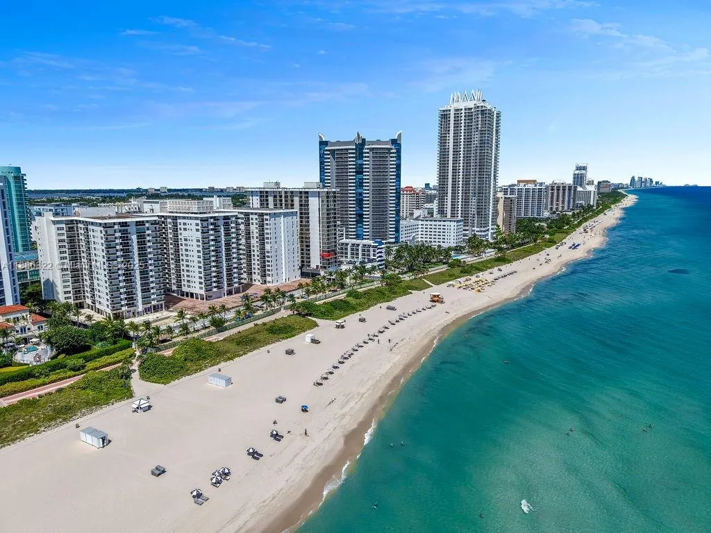3 bedroom 2 bath for sale at 6039 Collins Ave # 1126, Miami Beach FL 33140
