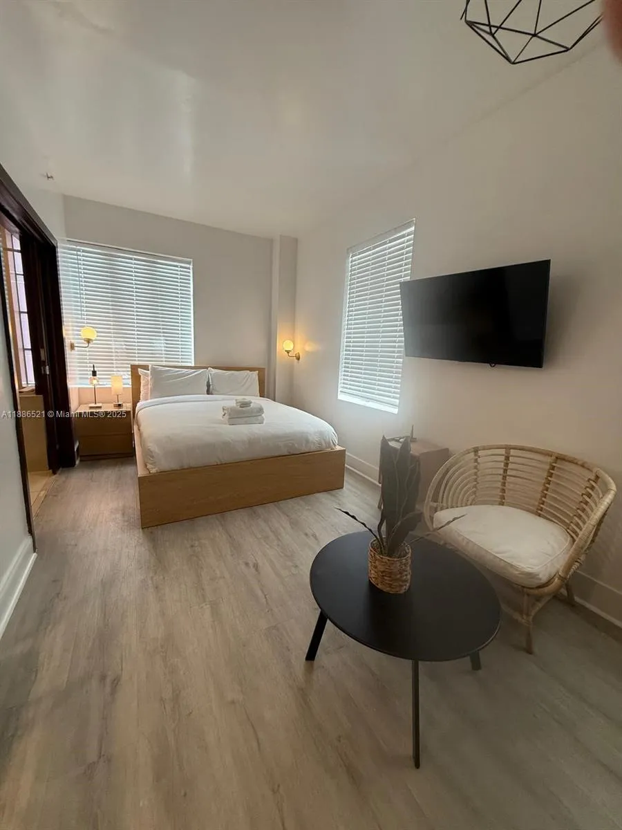 1 bedroom 1 bath for sale at 1036 Ocean Dr # B309, Miami Beach FL 33139