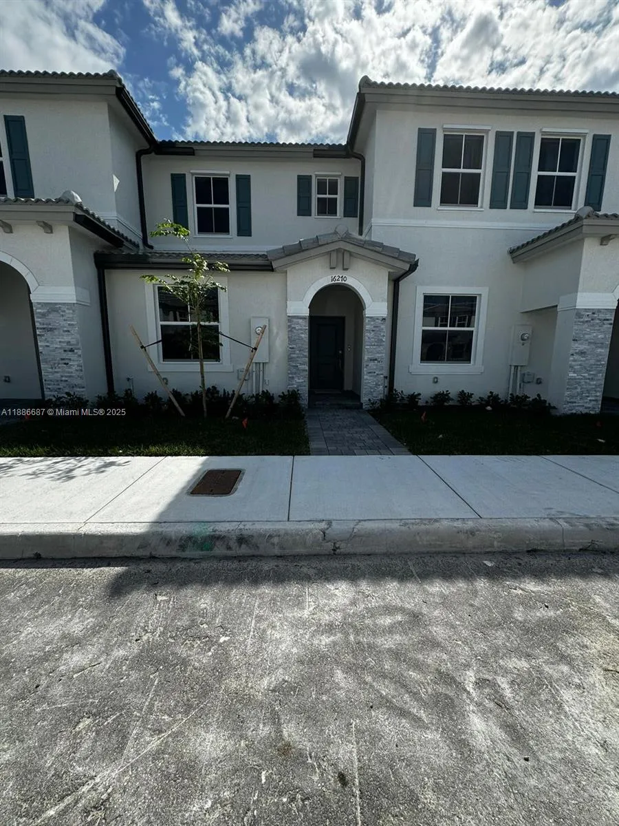 3 bedroom 3 bath for sale at 16270 SW 292nd St, Homestead FL 33033