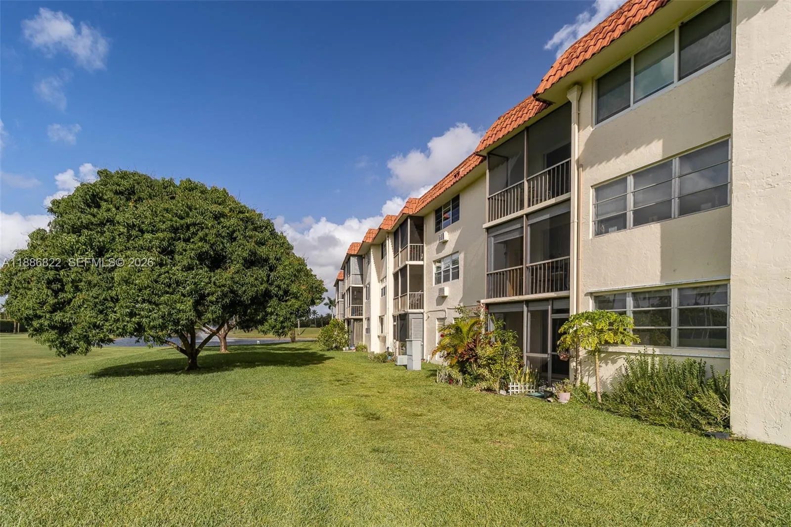 9820 S Hollybrook Lake Dr # 106, Pembroke Pines FL 33025