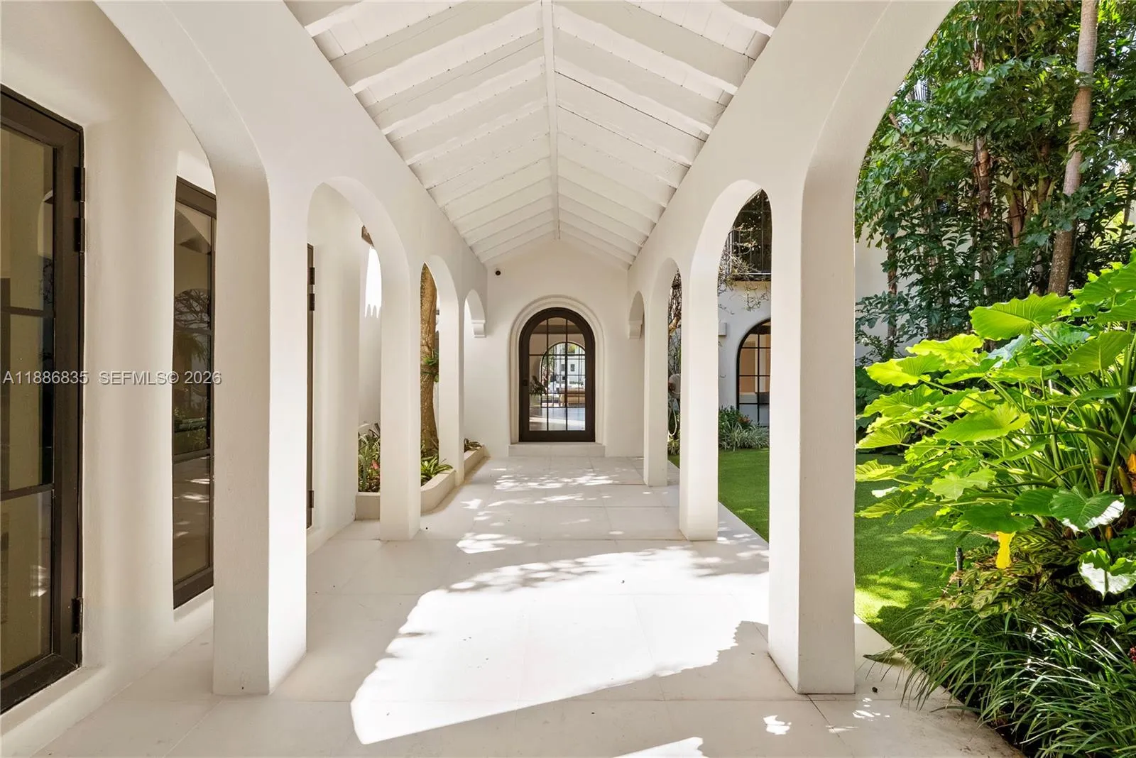 6065 Pine Tree Dr, Miami Beach FL 33140