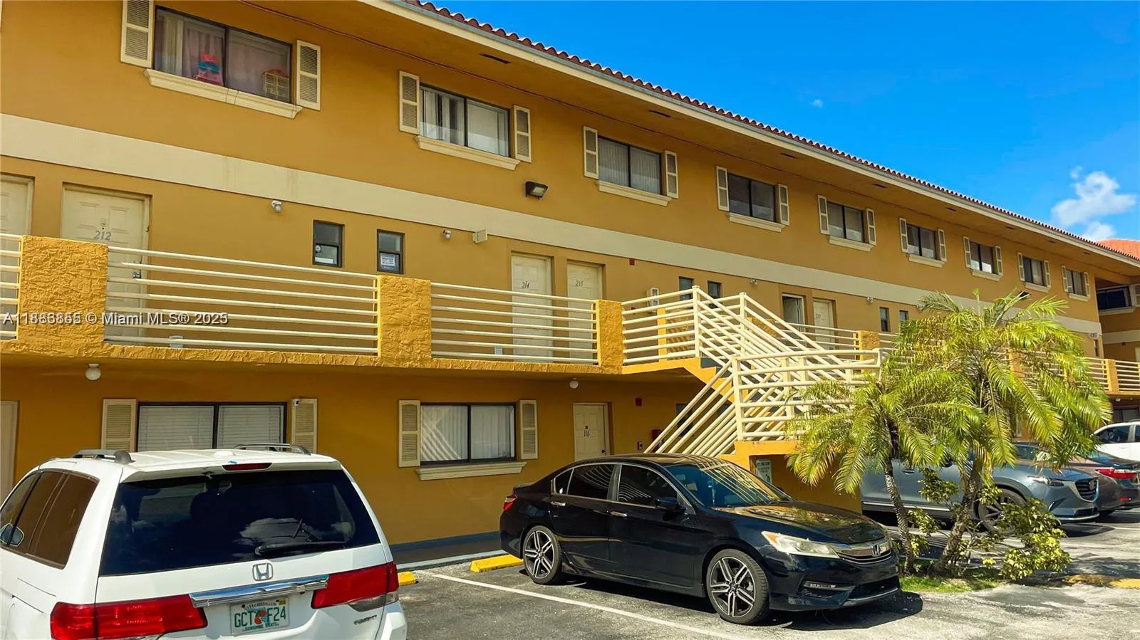2 bedroom 1 bath Residential for sale at 180 Royal Palm Rd # 216, Hialeah Gardens FL 33016