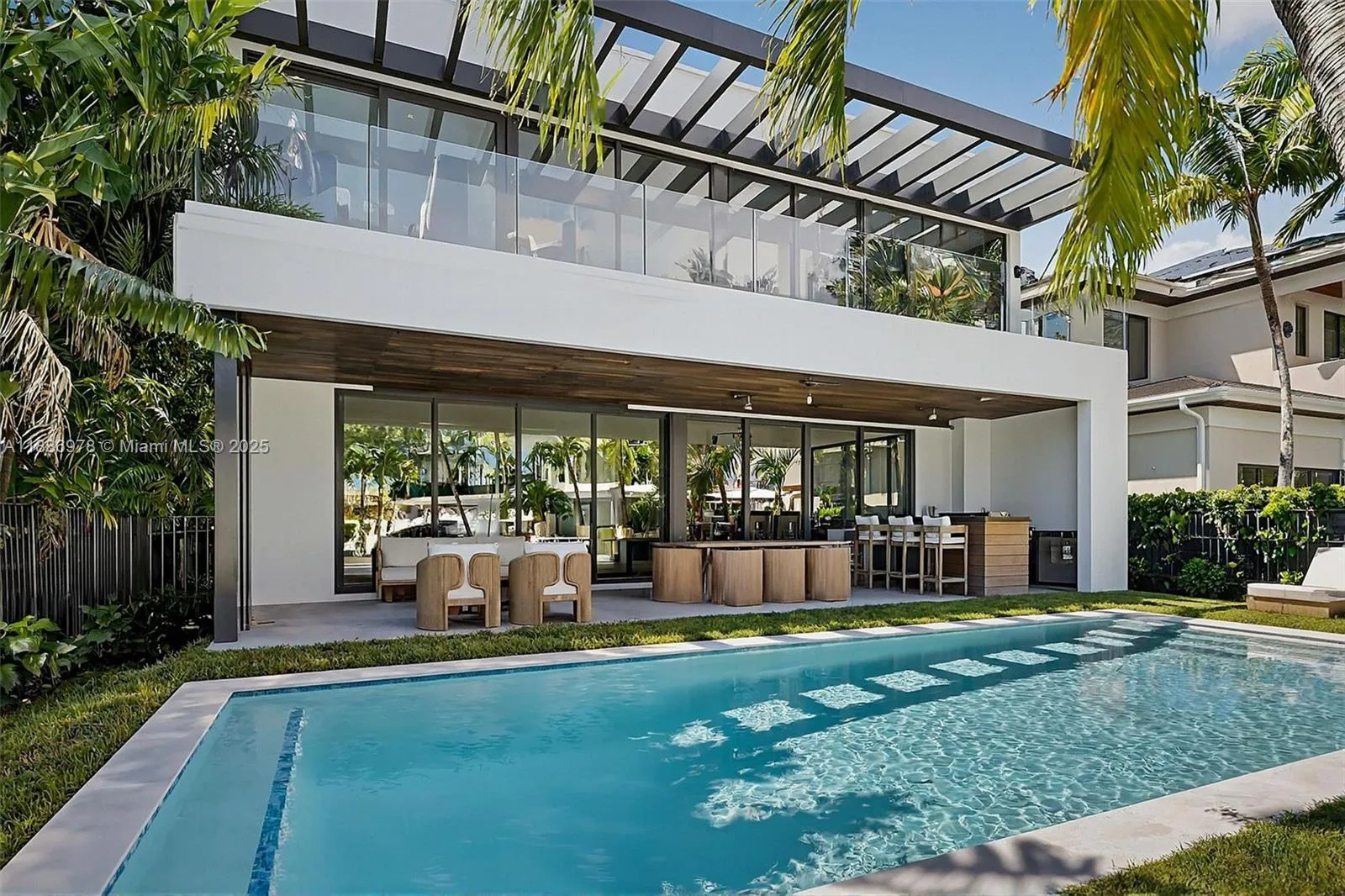 4 bedroom 5 bath for sale at 620 Solar Isle Dr, Fort Lauderdale FL 33301