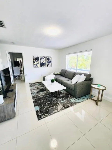 1030 NE 80th St # 4, Miami FL 33138