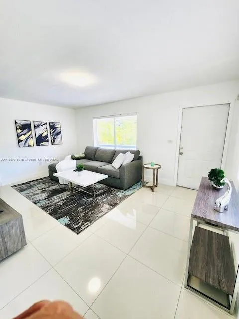 1030 NE 80th St # 4, Miami FL 33138