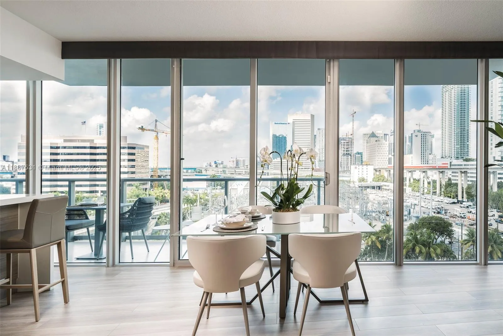 185 SW 7th St # 803, Miami FL 33130