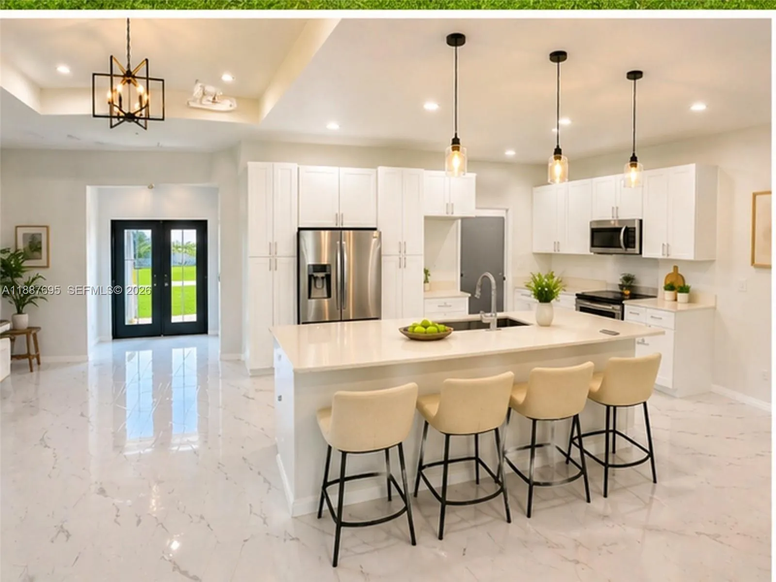 2524 LAKEVIEW DR, Lehigh Acres FL 33936