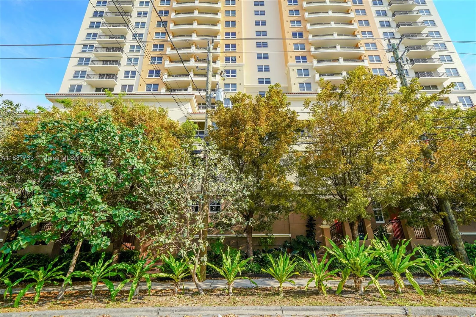 3232 SW 22nd Ter # 115, Miami FL 33145