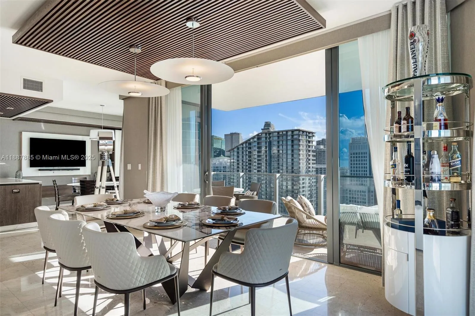 4 bedroom 4 bath for sale at 88 SW 7th St # 3801, Miami FL 33130