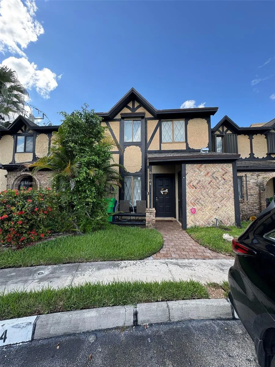 2 bedroom 2 bath for sale at 9204 NW 49th Pl, Sunrise FL 33351