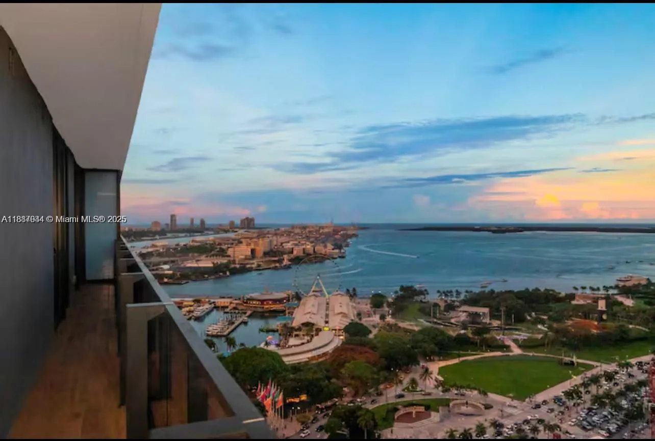 3 bedroom 3 bath for sale at 398 NE 5th St # 1518, Miami FL 33132